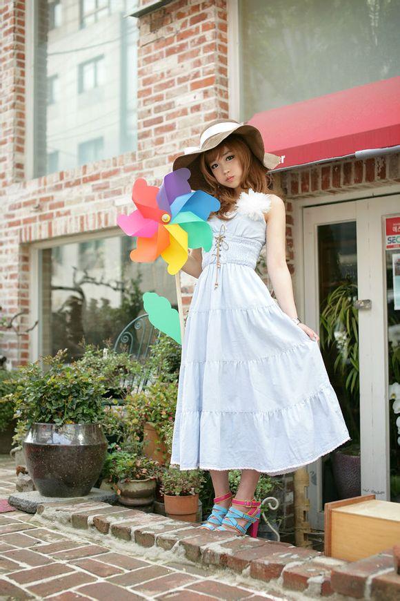 萝莉Tomia 11年5月艺术素颜手持风车照3