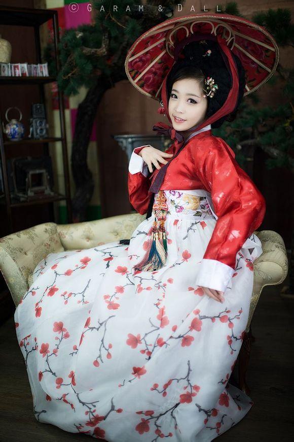 螺旋猫团队成员tomia3月7日新出作品韩服Cos图3