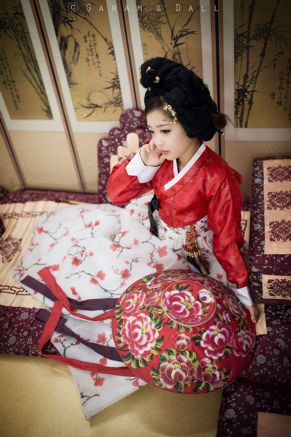 螺旋猫团队成员tomia3月7日新出作品韩服Cos图8