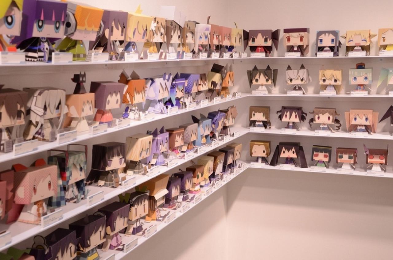 日本东京中野剧院动漫人物纸膜展现场照片远景