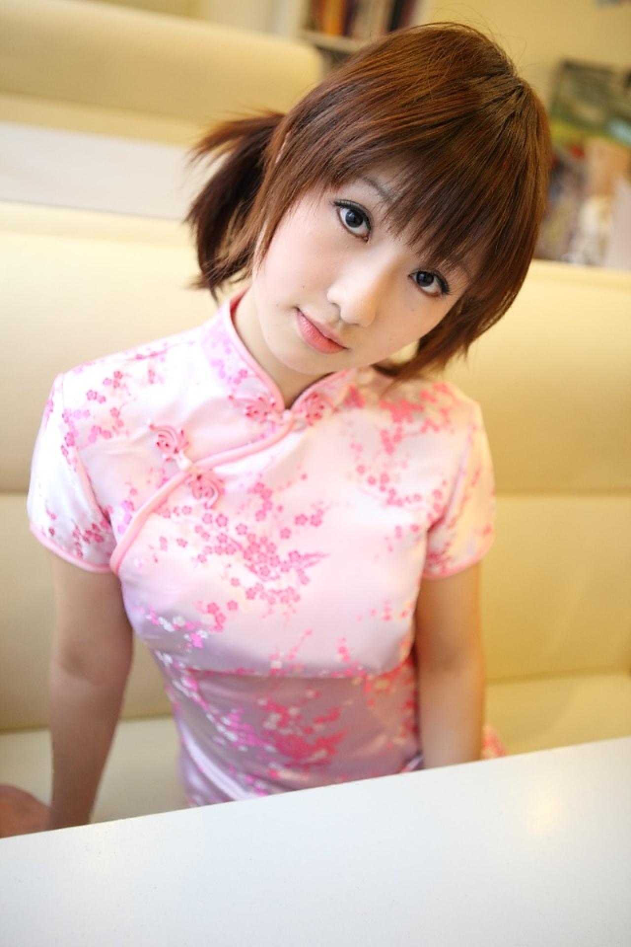 Showgirl陈乃娴粉红旗袍照片2