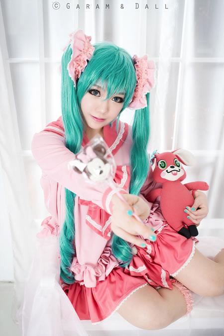 兔兔和她的高中同学公主CosPlay图1