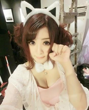 姑娘35仍显年轻，兔耳朵卖萌照2