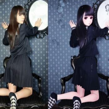 三次元美女和萌化后穿着校服手摸镜子对比照