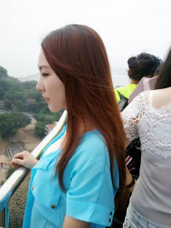 淡蓝色的风景少女照片01