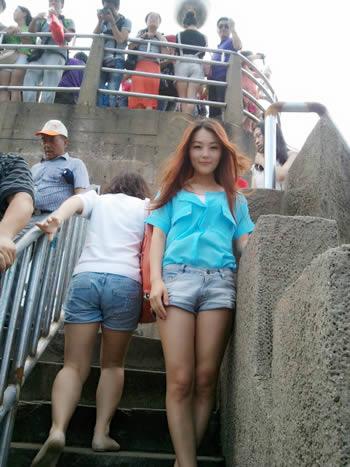 淡蓝色的风景少女照片02