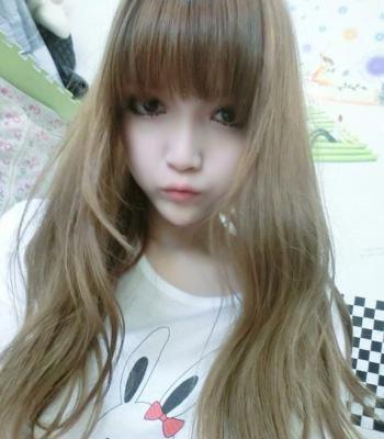 咖啡色头发美女优雅照片