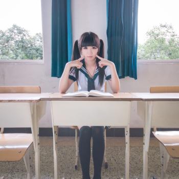 少女卖萌学假笑