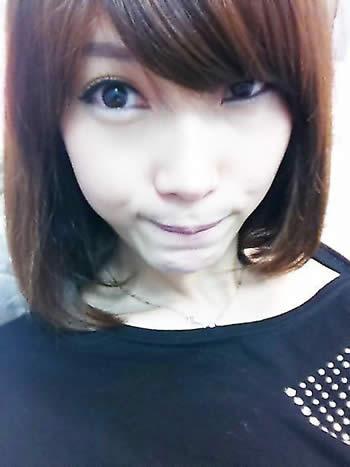 bobo-爱丽丝短发卖萌照1