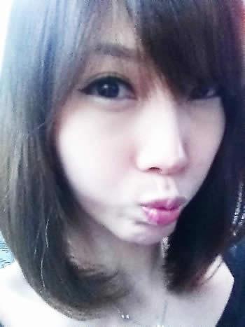 bobo-爱丽丝短发卖萌照2