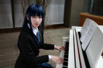 冬马cosplayer弹钢琴