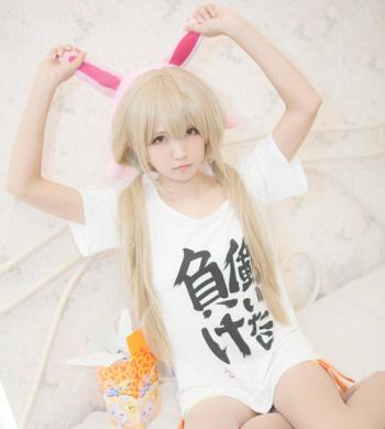 双叶杏cosplayer卖萌弄兔耳