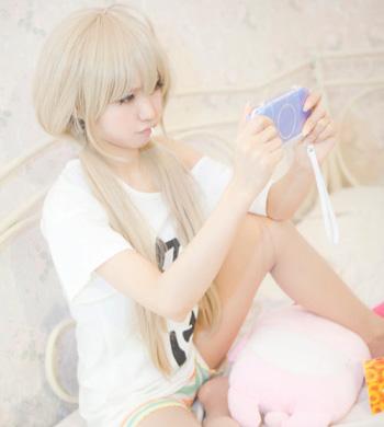 双叶杏cosplayer玩PSP