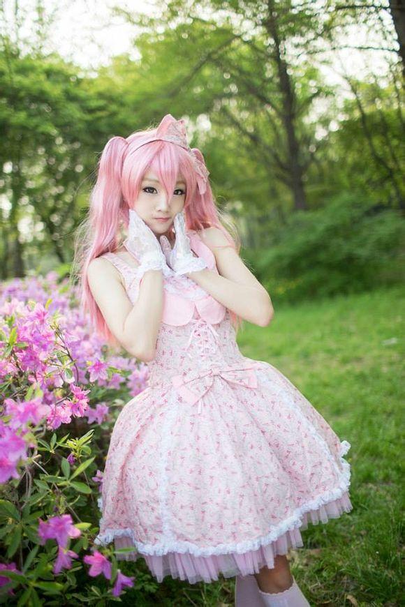 Lolita卖萌粉红公主Cosplay组图01