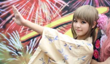 夏日祭美女配图