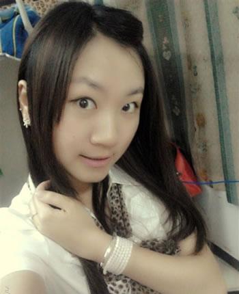 啊鱼儿小喵7月自拍照白色衣服02