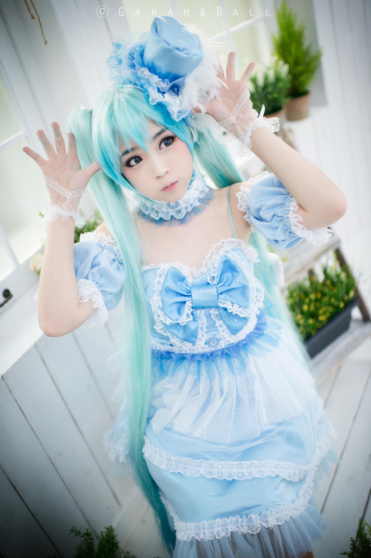 兔娘cosplay蓝衣初音卖萌图01