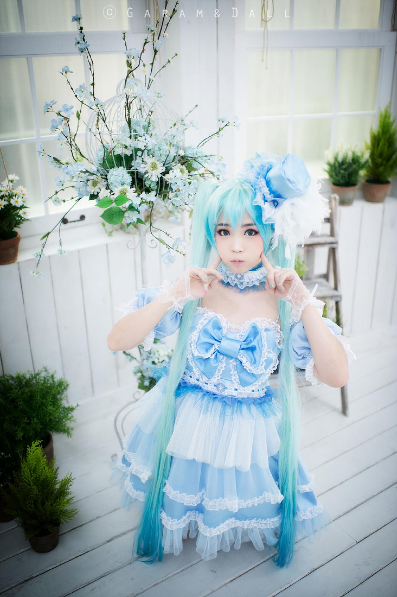 兔娘cosplay蓝衣初音卖萌图04