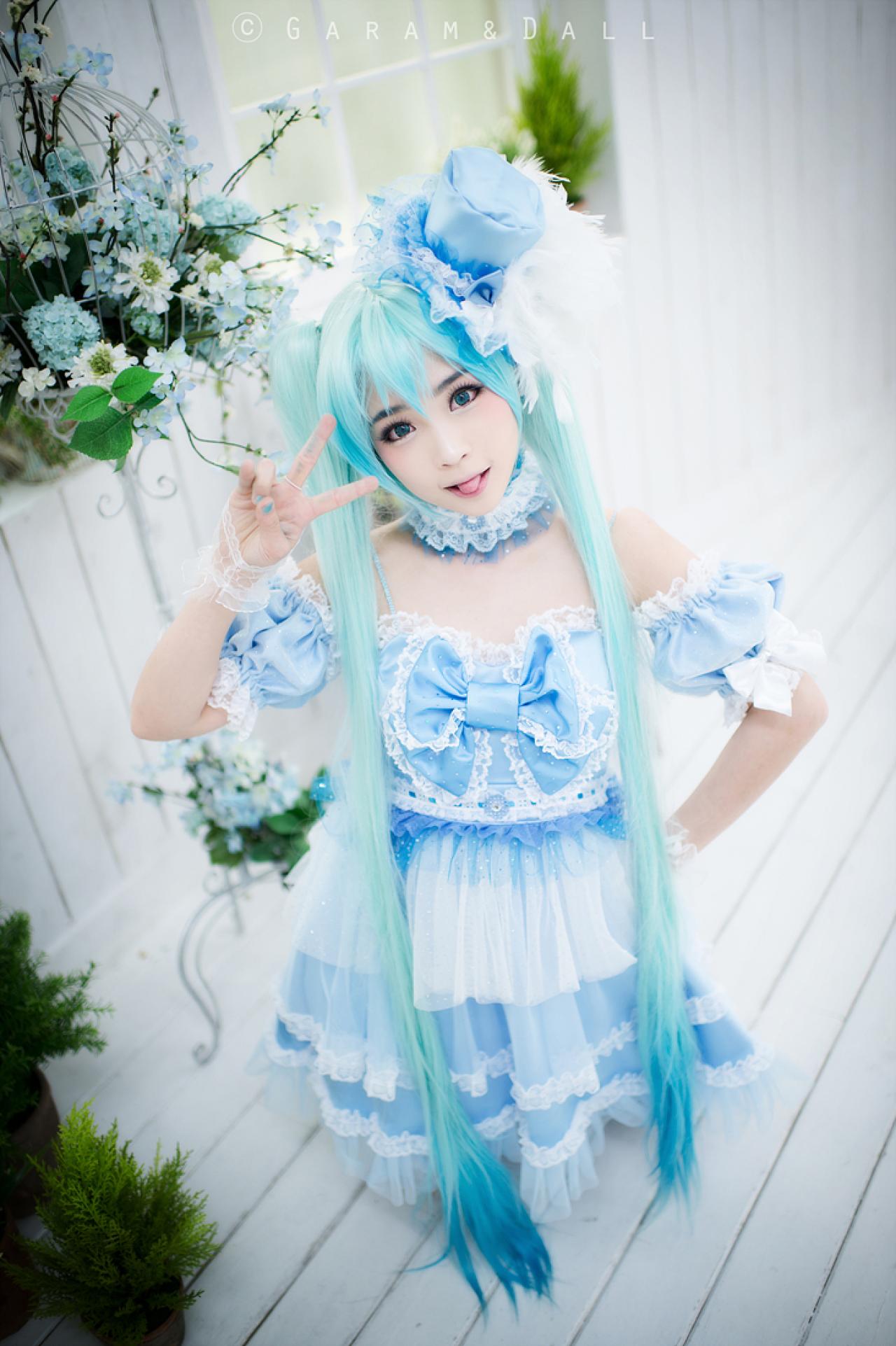 兔娘cosplay蓝衣初音卖萌图05