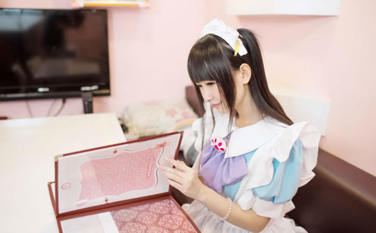 咖啡馆里的女仆妹子Cosplay第01张图