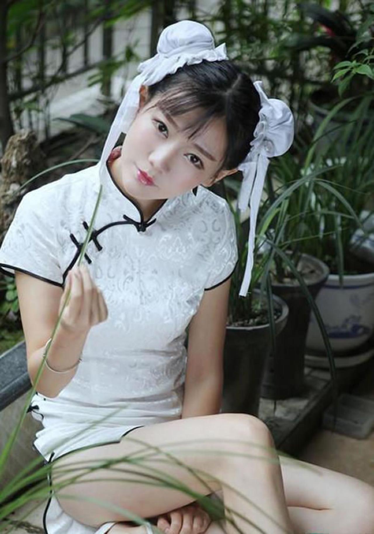 弥秋女怪兽春丽卖萌照02