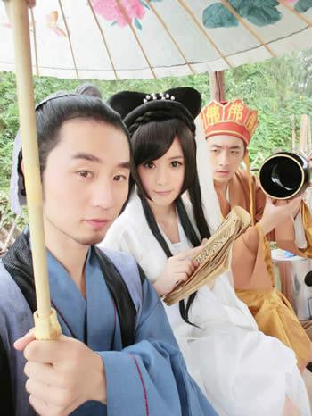 淘宝在万万没想到第九集片场与刘循子墨、白客的合照01