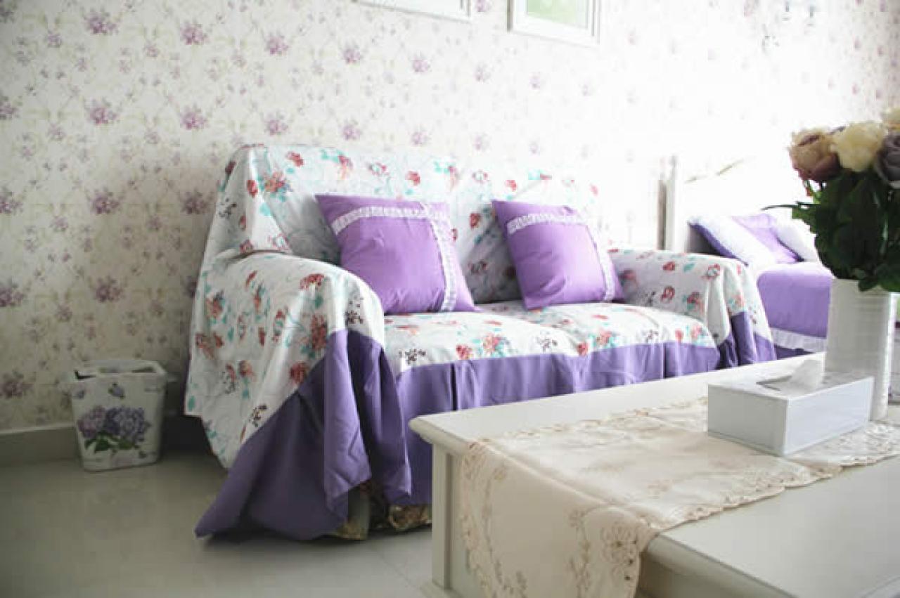 茶几上的生活用具盒子