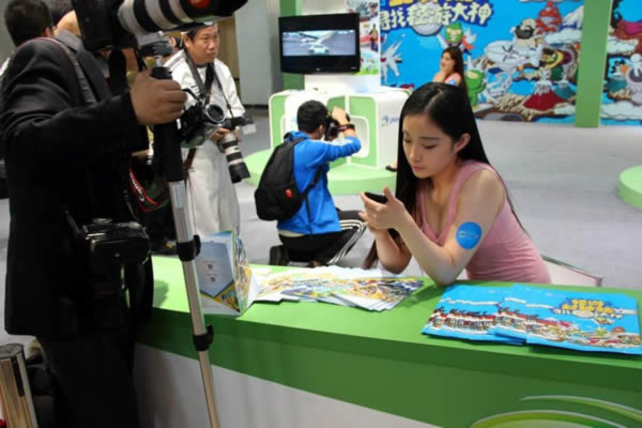 2013网博会摄影师Showgirl填写手机号