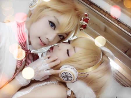 K酱亲吻M酱脸颊