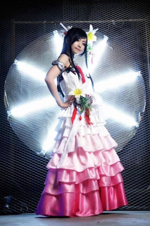 剑灵南素柔MM粉衣Cosplay之双手叉腰上的照片