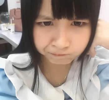 正在扮鬼脸撇嘴的小Can