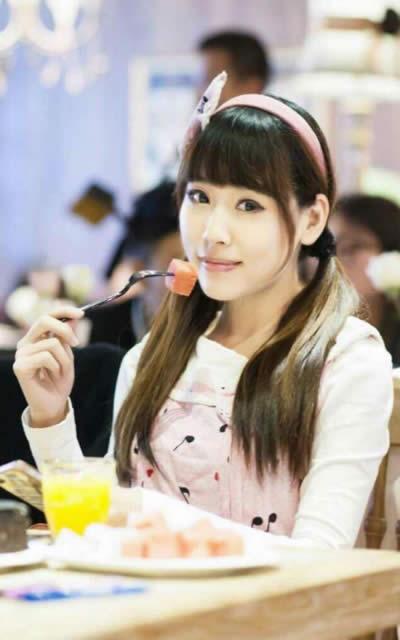 天天老师吃西瓜块抓拍