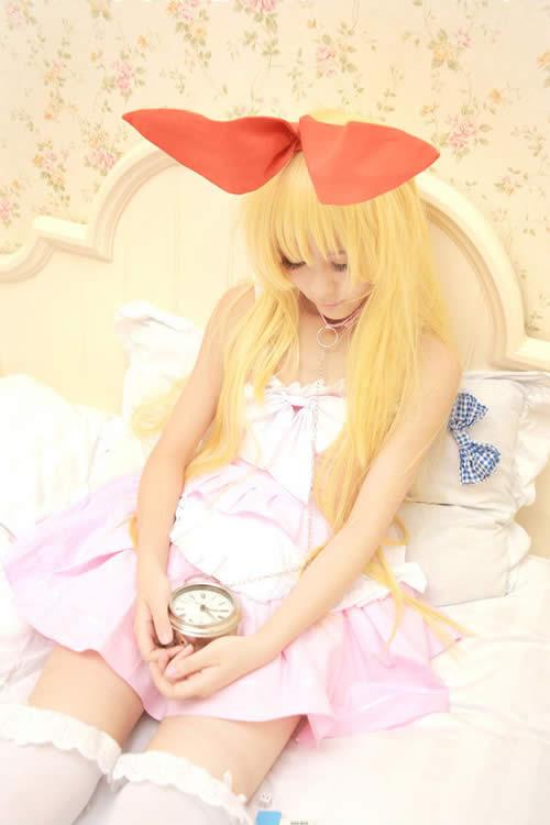 天才麻将少女Coser拿着闹钟