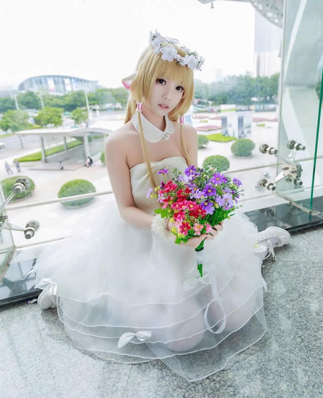 小叽手捧鲜花远照