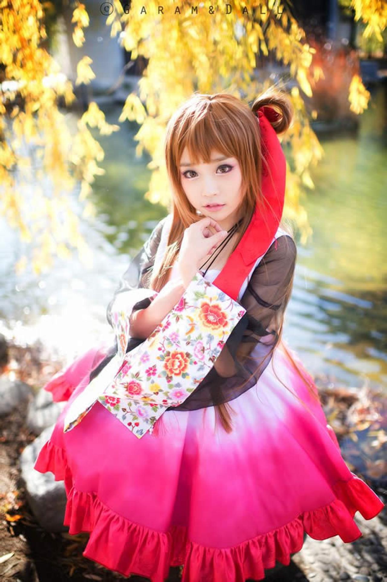 兔娘枫叶主题摆拍颔首正面照