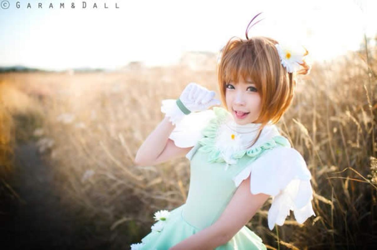 兔娘Cos魔法少女小圆芦苇丛中吐舌卖萌横幅照，背景是芦苇丛