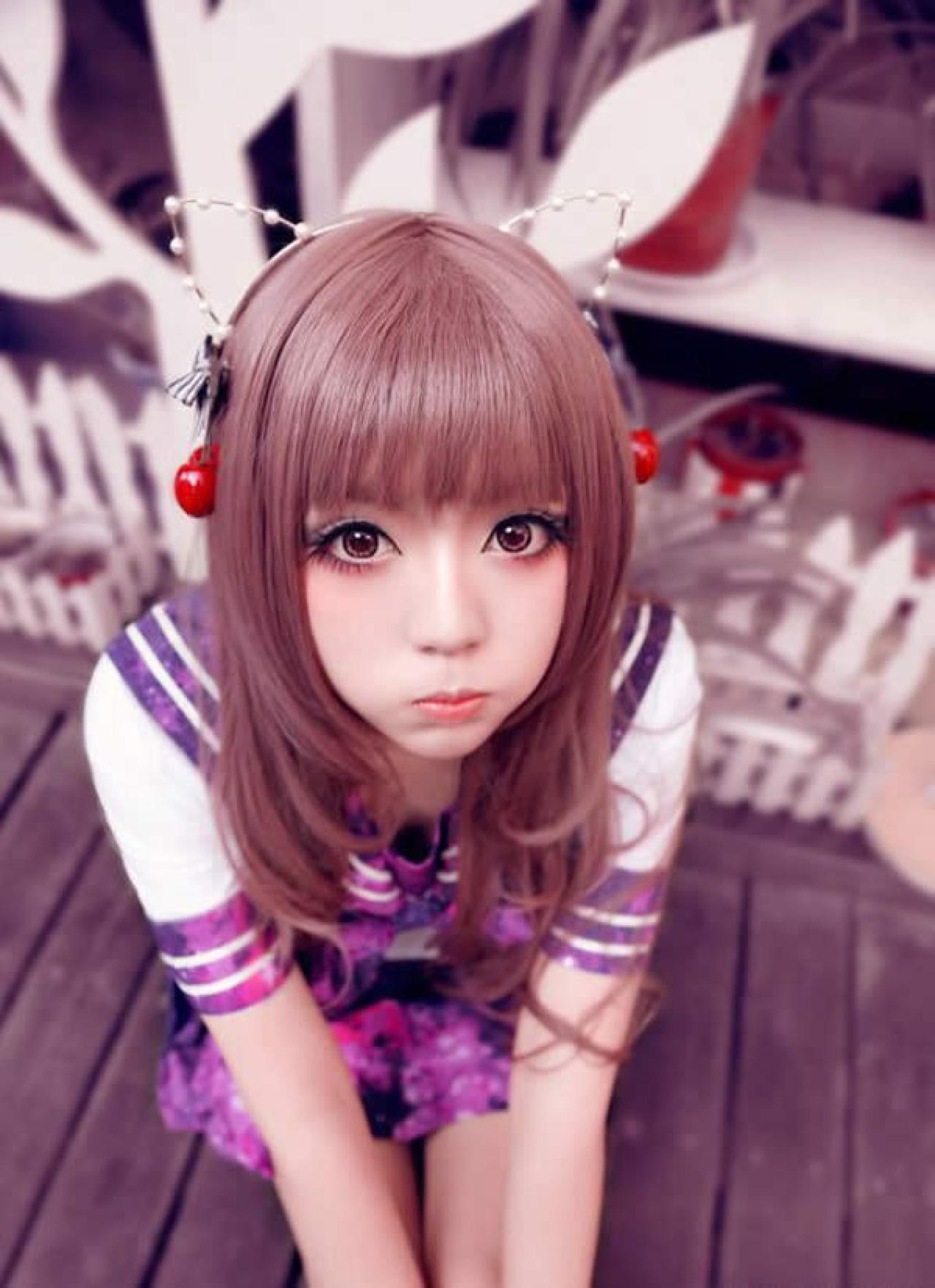 紫衣少女Cos美少女学院嘟嘴卖萌照