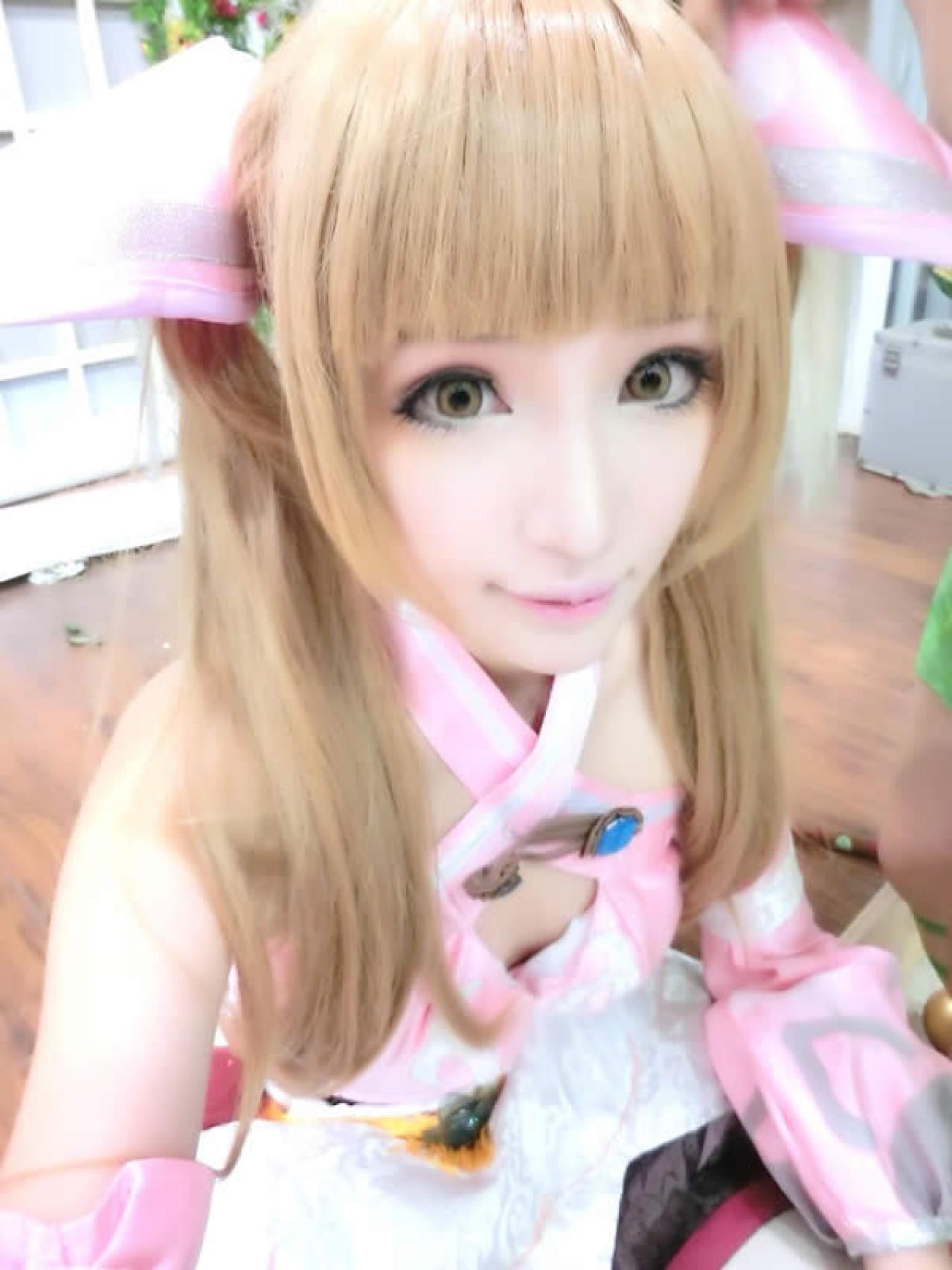 千叶未来粉衣折耳自拍正面照