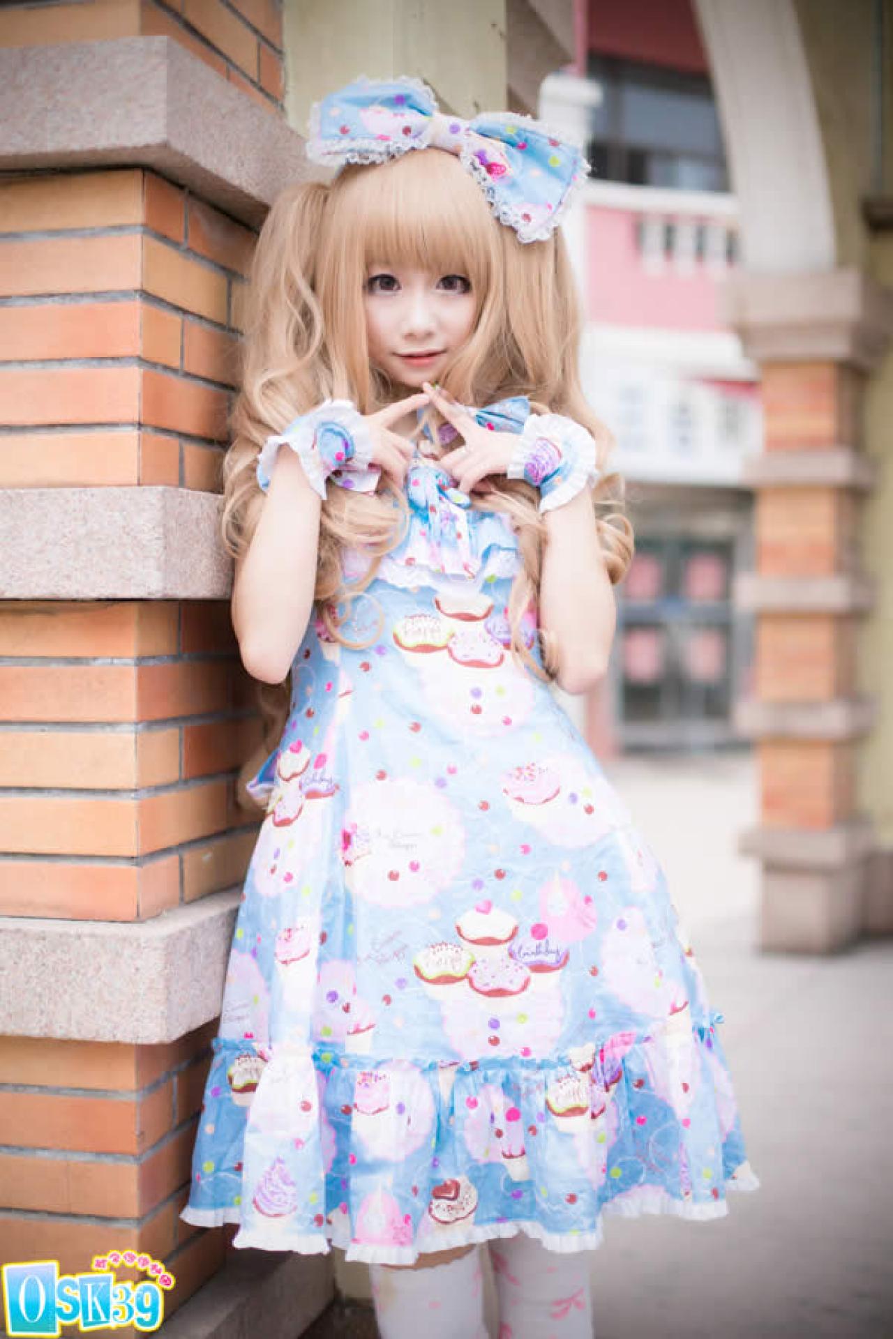 萌萌LOLITA洋装小甜手指指嘴卖萌