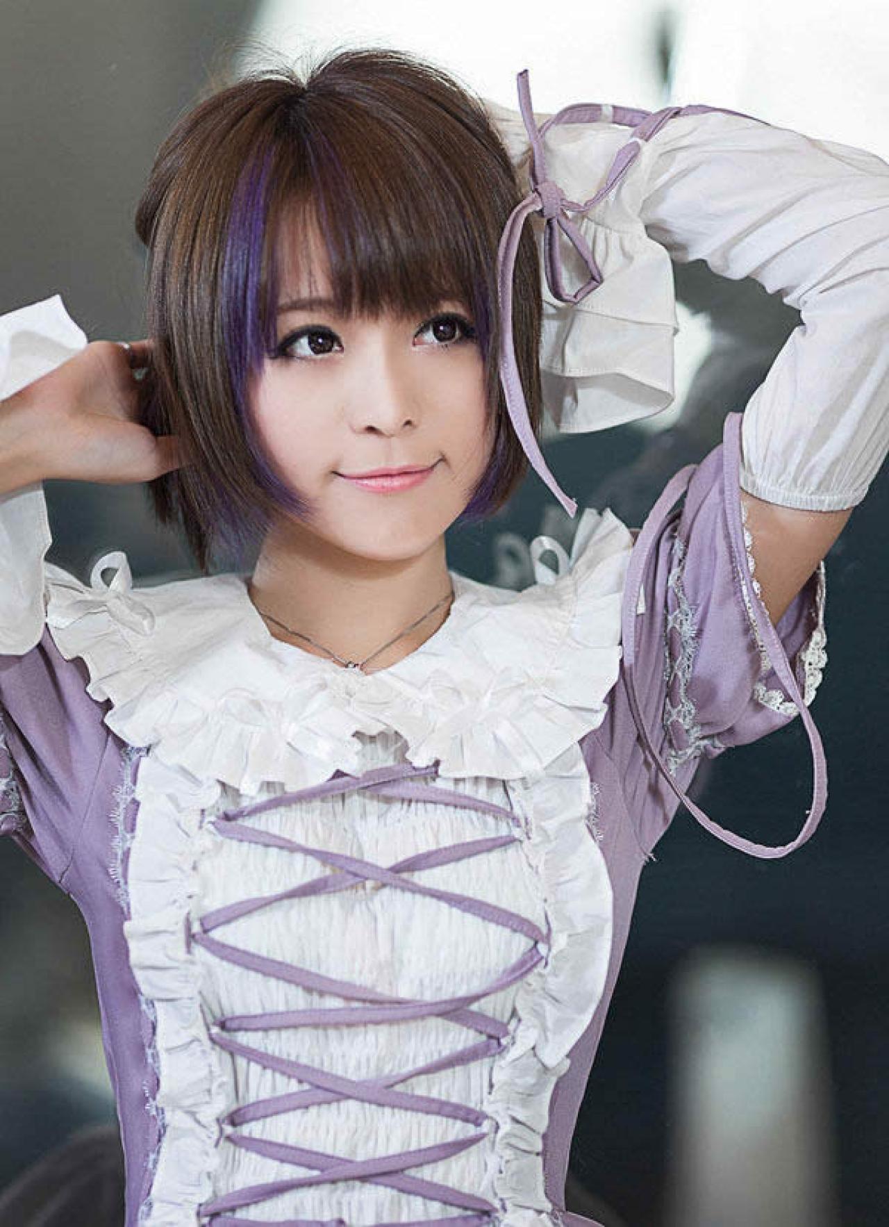 雪喆紫色连衣裙短发照