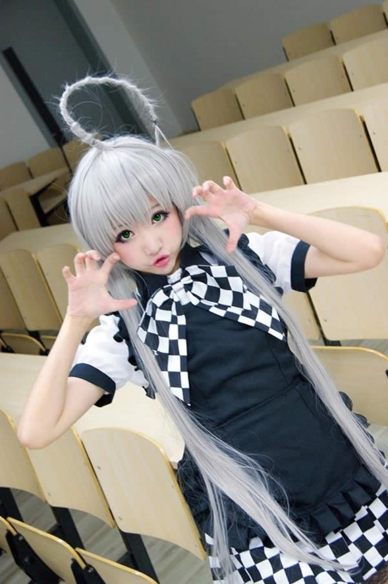 奈亚子小柔扮成小老虎的手势