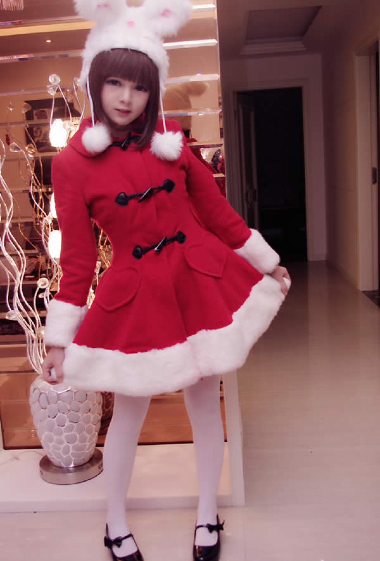 小梓酱试穿红色圣诞节衣服