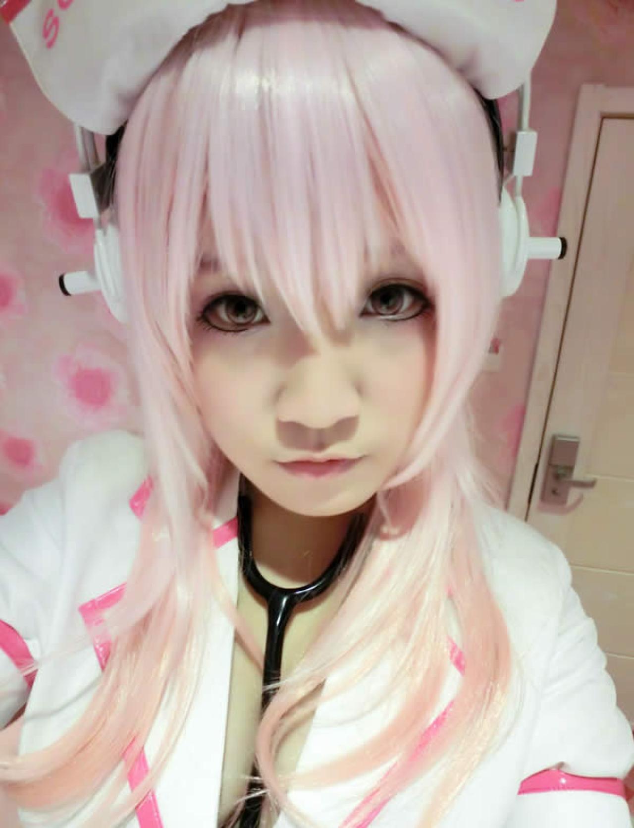 别扭子粉衣护士服Cos索尼子嘟嘴卖萌