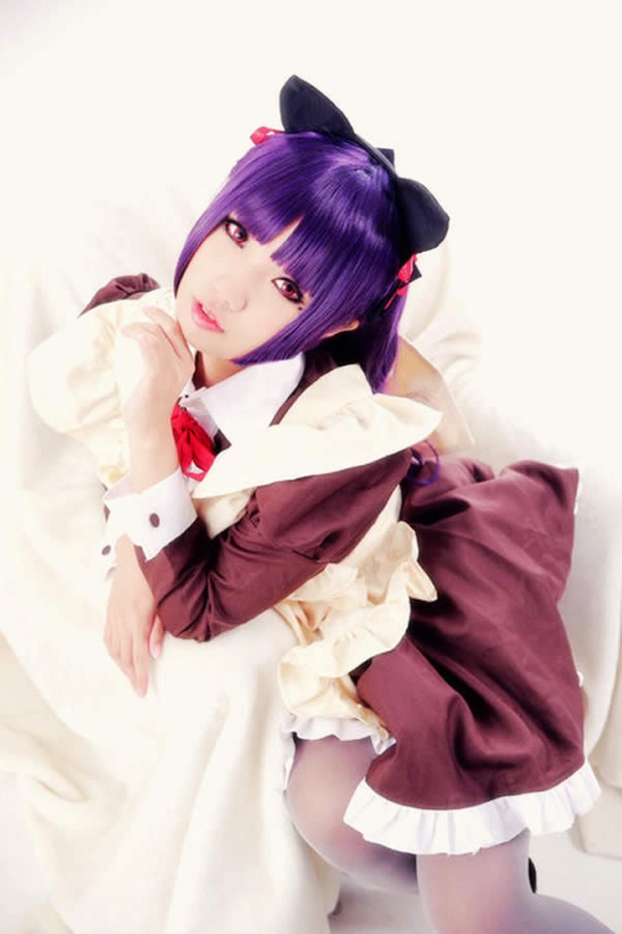 Neneko Cos五更琉璃趴在白色沙发上