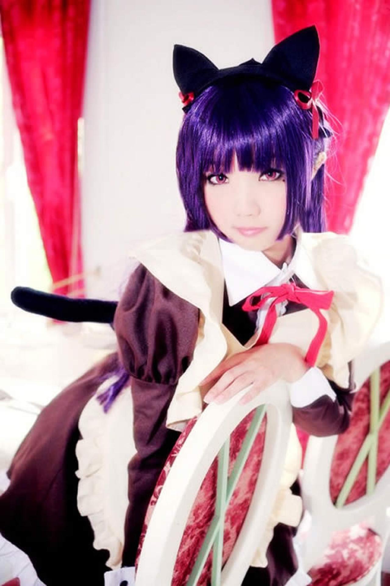 Neneko Cos五更琉璃趴在凳子上