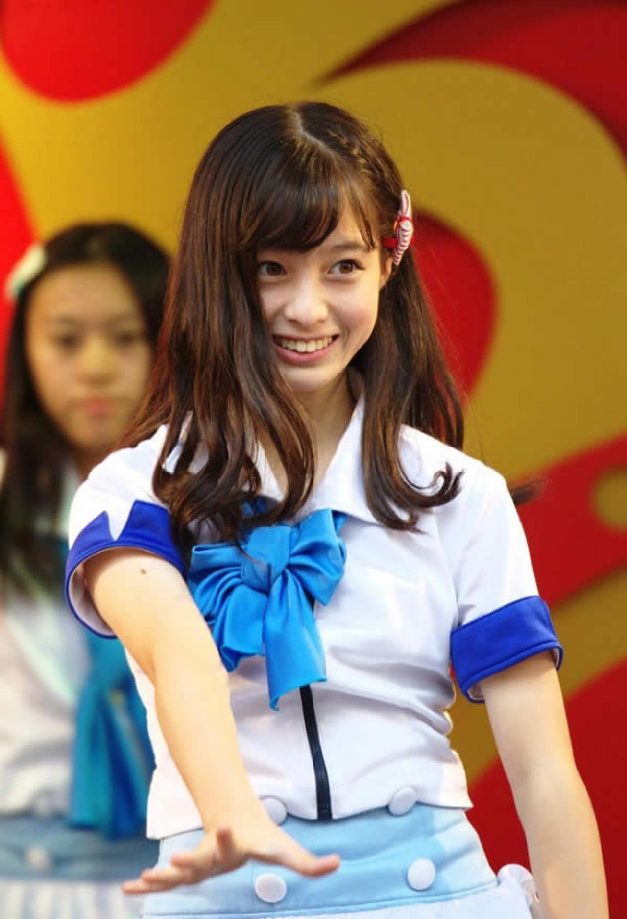 日本偶像团队桥本环奈正在跳舞中