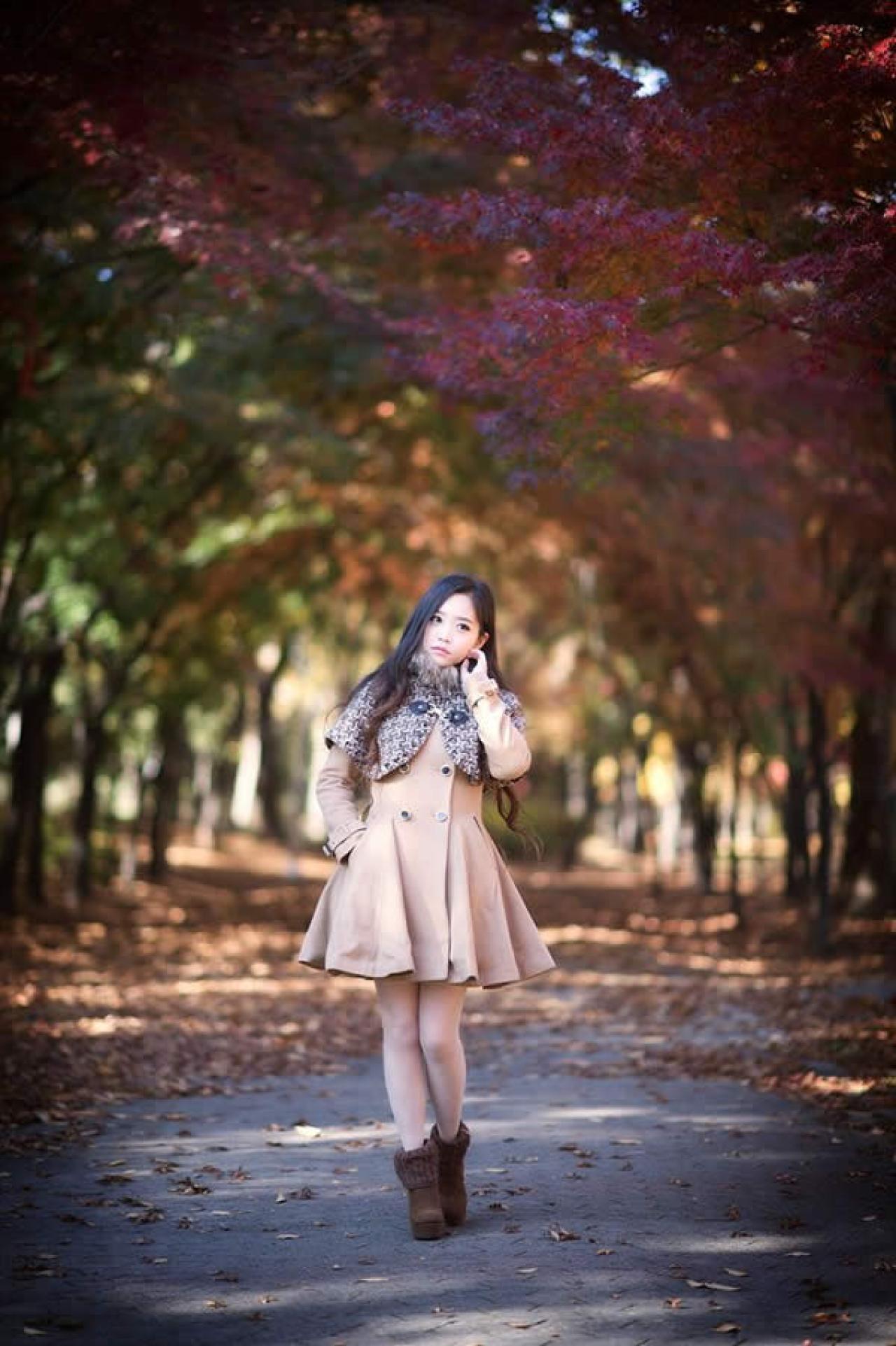 兔娘在枫叶中漫步