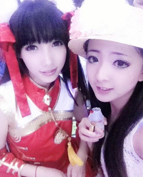 失忆症夏装女主和美少女萝莉朋友的合影