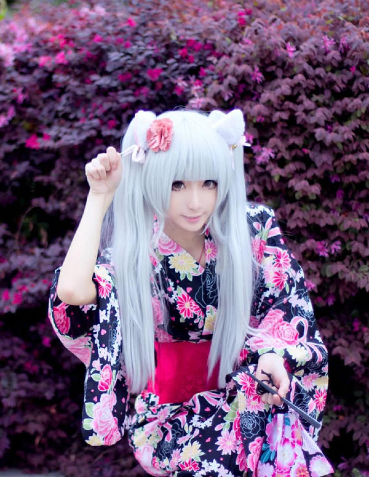 咩咩球作猫样的卖萌手势