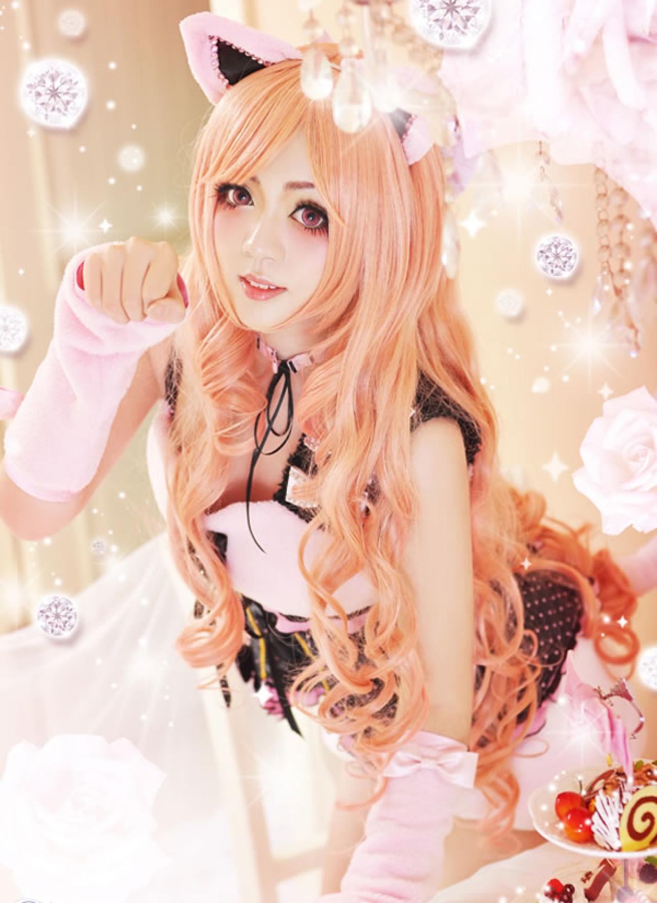 幻蓝带着猫耳朵招手